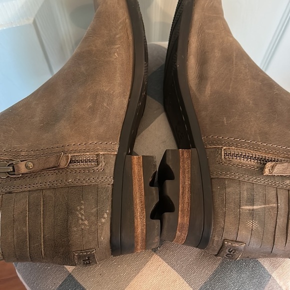 Sorel boots like new - Picture 6 of 6